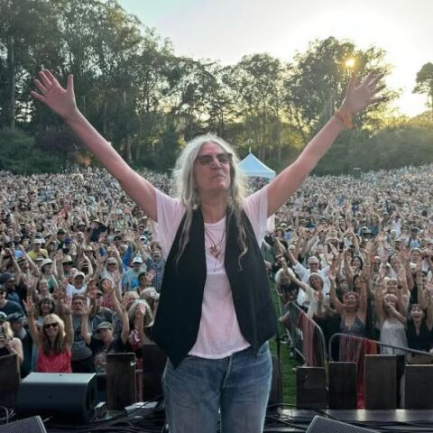 Η Πάτι Σμιθ καθησυχάζει τους θαυμαστές της μετά την κατάρρευση στη σκηνή στη Βραζιλία - Κάνει λόγο για υπερβολές των ΜΜΕ και των κοινωνικών δικτύων