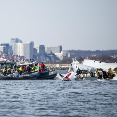 Εικόνα από τα συντρίμμια του αεροσκάφους μετά τη σύγκρουση με το ελικόπτερο στην Ουάσινγκτον