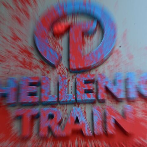 Hellenic Train: Επίθεση στα γραφεία της εταιρίας - Ομάδα 15 ατόμων έσπασε τζάμια και πέταξε μπογιές - Αναζητά στοιχεία από τις κάμερες ασφαλείας η ΕΛ.ΑΣ.