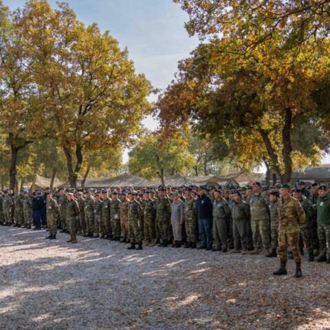 Πασοκικά και νεοδημοκρατικά παιχνίδια φέρνουν τη χώρα στο έλεος των συνταγματαρχών