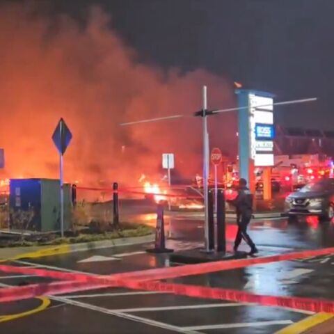 ΗΠΑ: Αεροασθενοφόρο συνετρίβη στη Φιλαδέλφεια - Νεκροί οι 6 επιβαίνοντες, ανάμεσά τους ένα μικρό κορίτσι - Φόβοι για θύματα και στο έδαφος