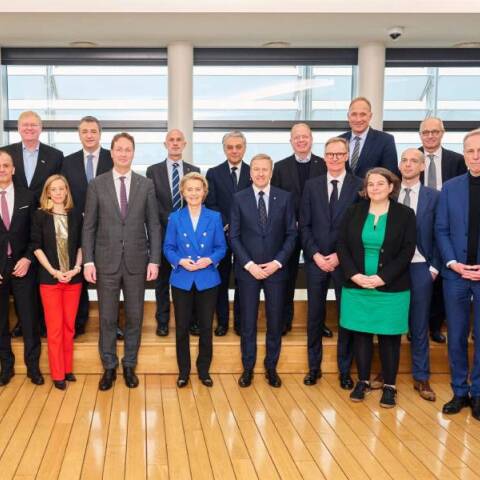 Η κρίση στην ευρωπαϊκή αυτοκινητοβιομηχανία - Είναι αργά για δάκρυα, Ούρσουλα