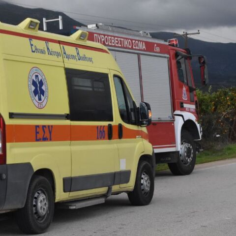 Θεσσαλονίκη: Νεκρός 30χρονος ύστερα από εκτροπή του αυτοκινήτου που οδηγούσε - Κλιμάκιο της Πυροσβεστικής απεγκλώβισε τον άτυχο άνδρα χωρίς τις αισθήσεις του