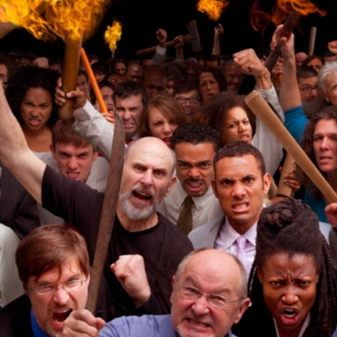 Τα αυγά του φιδιού ξαναεμφανίστηκαν. Μην τα κλωσάτε.