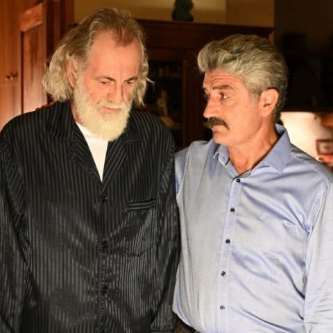 Μιχάλης Αεράκης και Δημήτρης Ήμελλος σε σκηνή του Σασμού 