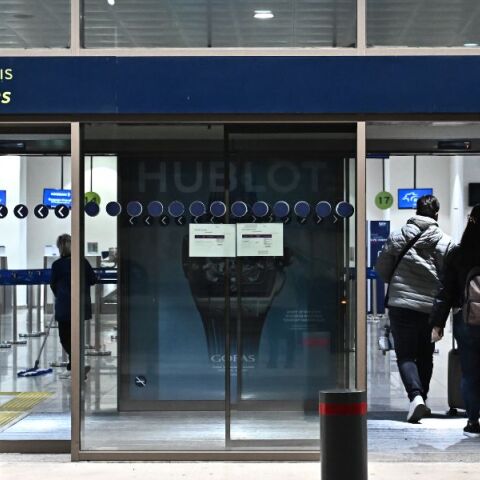 Πόσο πραγματικά κοστίζουν τα εισιτήρια από Σαντορίνη