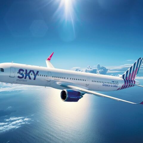 SKY express: Δωρεάν αεροπορικά εισιτήρια για παιδιά και εκπαιδευτικούς, για όλες τις πτήσεις από Σαντορίνη προς Αθήνα - Επιπλέον πτήσεις λόγω των συνθηκών