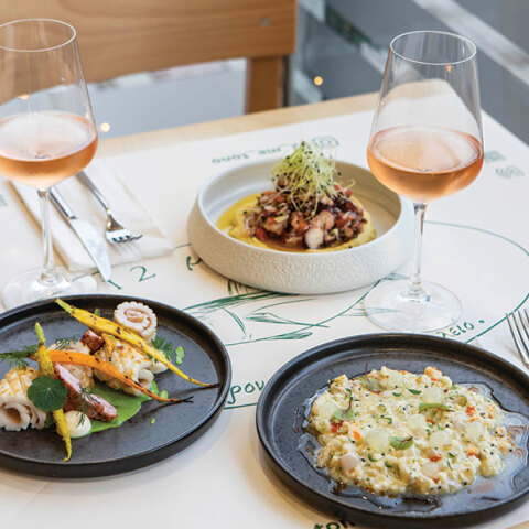 12 με τόνο: Εκλεκτοί μεζέδες που μυρίζουν θάλασσα στη Νέα Ερυθραία