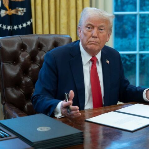 Ο πρόεδρος των ΗΠΑ Ντόναλντ Τραμπ επιβεβαιώνει πως τάσσεται υπέρ της ιδέας να σταλούν «σκληροί εγκληματίες» σε φυλακές στο Ελ Σαλβαδόρ