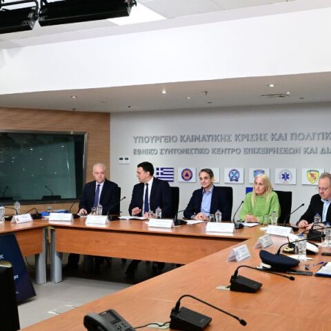 Live: Η ενημέρωση για τους σεισμούς μεταξύ Σαντορίνης και Αμοργού - Ο πρωθυπουργός Κυριάκος Μητσοτάκης λαμβάνει μέρος στην έκτακτη σύσκεψη στο υπουργείο Πολιτικής Προστασίας