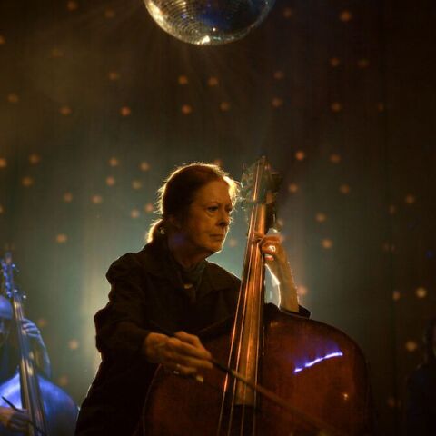 Όριν Ο'Μπράιεν: Η κοντραμπασίστρια που άνοιξε δρόμους στην κλασική μουσική διεκδικεί Όσκαρ μέσα από το ντοκιμαντέρ του Netflix, «The Only Girl in the Orchestra»