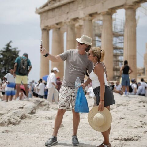 Την αναγκαιότητα λήψης μέτρων ώστε να μην υπάρξει υπερτουρισμός στην Αθήνα καταδεικνύει μελέτη της Περιφέρειας Αττικής