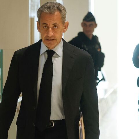 Γαλλία: Σε κατ' οίκον περιορισμό με ηλεκτρονικό βραχιολάκι ο πρώην πρόεδρος Νικολά Σαρκοζί - Ακύρωσε όλες τις διεθνείς του υποχρεώσεις