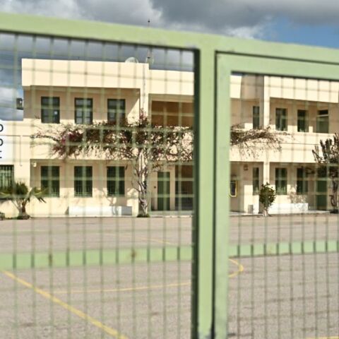 Κλειστά μέχρι την Παρασκευή τα σχολεία στην Σαντορίνη - Η απόφαση της επιτροπής των σεισμολόγων