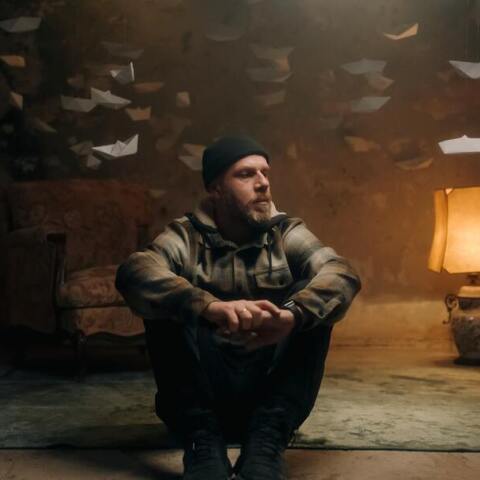 Ο μουσικός Λευτέρης Σαμψών παρουσιάζει με δικά του λόγια τα έξη νέα του “γυναικεία” τραγούδια με γενικό τίτλο “Η”, τραγουδισμένα από έξη αγαπημένες ερμηνεύτριες. 