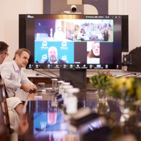 Συνάντηση Μητσοτάκη με οικογένειες που εντάχθηκαν στα προγράμματα «Σπίτι μου Ι» και «Εξοικονομώ – Ανακαινίζω για νέους»