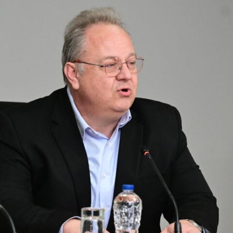 Ο Παπαζάχος εκπρόσωπος των Επιτροπών για τη σεισμική δραστηριότητα σε Σαντορίνη και Αμοργό