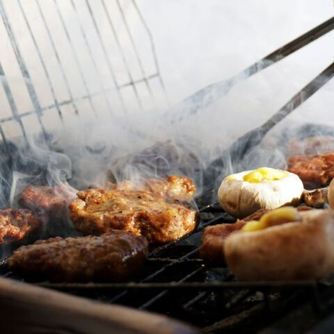 Τσικνοπέμπτη 2025: Πότε πέφτει φέτος - Πότε είναι η Καθαρά Δευτέρα