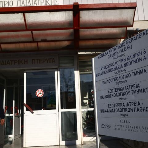 Θεσσσαλονίκη: Ο Άδωνις Γεωργιάδης διέψευσε ρεπορτάζ για την «εισβολή» δημοσιογράφων σε δωμάτιο λήπτη νεφρών 