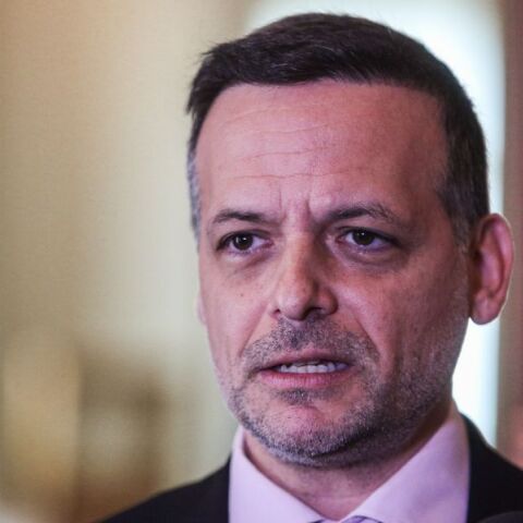 Ο Δούκας επισκέφθηκε τις οικογένειες από τη Σαντορίνη, που φιλοξενούνται στις κατασκηνώσεις του δήμου Αθηναίων