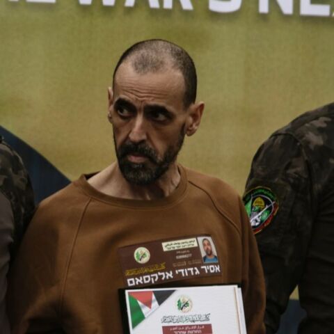 Ισραήλ: Ο απελευθερωμένος Ισραηλινός όμηρος Έλι Σαράμπι δεν ήξερε ότι η σύζυγος και οι κόρες του σκοτώθηκαν στην επίθεση της 7ης Οκτωβρίου