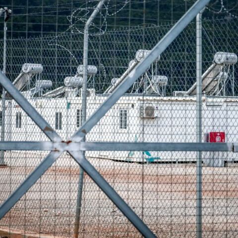 Εφιάλτης για 34χρονη στο ΚΥΤ Μαλακάσας: Την χτυπούσε, τη βίαζε και της έβγαζε τα νύχια