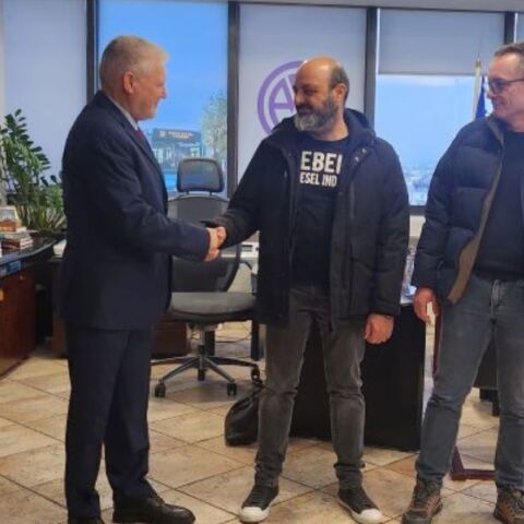 Θεσσαλονίκη: «Αυτονόητο το να παραδίδεις κάτι που βρίσκεις», είπε ο οδηγός του ΟΑΣΘ που βρήκε και παρέδωσε γυναικεία τσάντα με πορτοφόλι που περιείχε 1.400 ευρώ