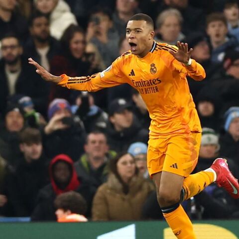 Ο Κιλιάν Εμπαπέ με την φανέλα της Ρεάλ Μαδρίτης