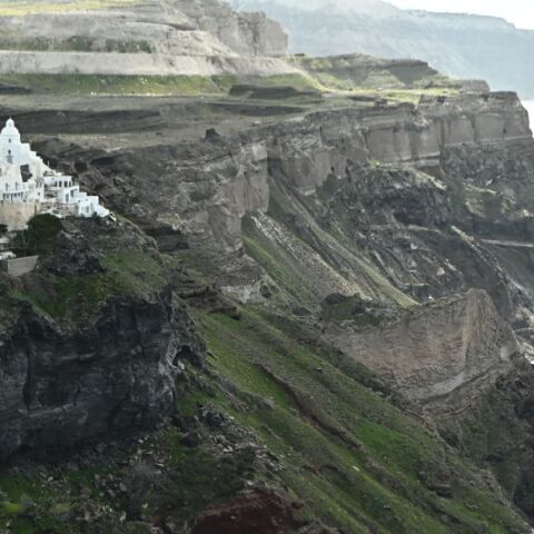 Παπαζάχος: Ο κόσμος δεν έπρεπε να φύγει από τη Σαντορίνη
