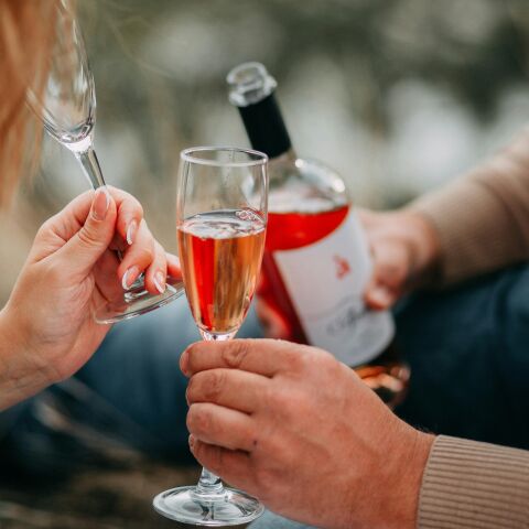 5 κρασιά για να τσουγκρίσεις την ημέρα των ερωτευμένων