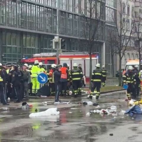 Μόναχο: Μία γυναίκα νεκρή και αρκετοί τραυματίες από αυτοκίνητο που έπεσε σε πλήθος διαδηλωτών