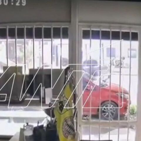 Πατησίων: «Με πήρε ο ύπνος» είπε ο οδηγός - Βίντεο ντοκουμέντο από τη στιγμή της ανατροπής του ΙΧ