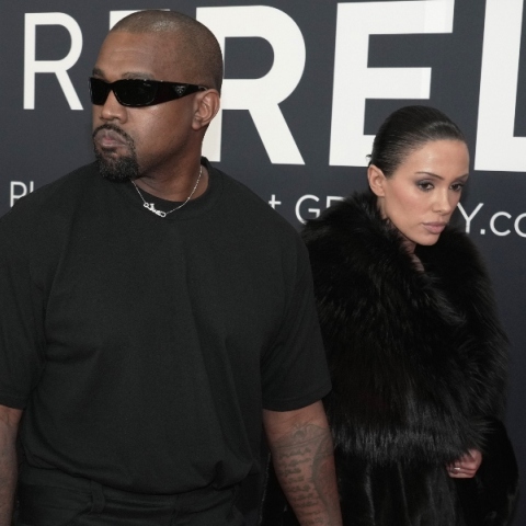 Το βλέμμα της Μπιάνκα Σενσόρι στα Grammys ίσως να μίλησε καλύτερα για όσα συνέβησαν εκεί 