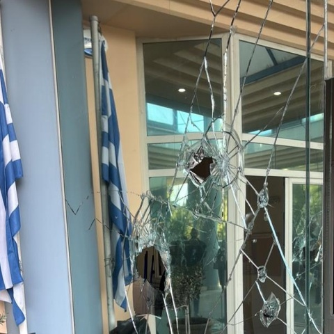 Ζημιές σε κτίριο της Περιφέρειας Αττικής στον Ελευσίνα