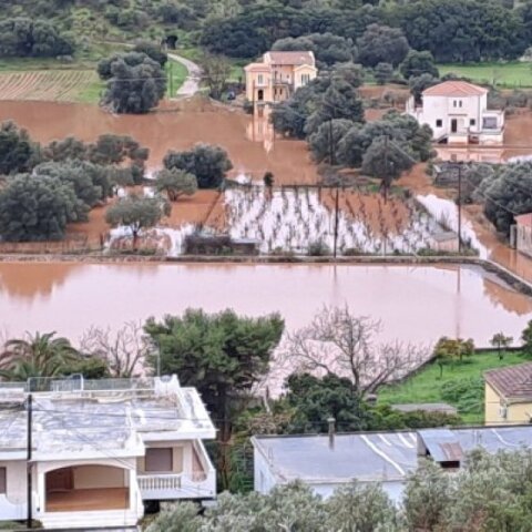 Πλημμυρισμένες αυλές, χωράφια και δρόμοι από την κακοκαιρία στην Κεφαλονιά