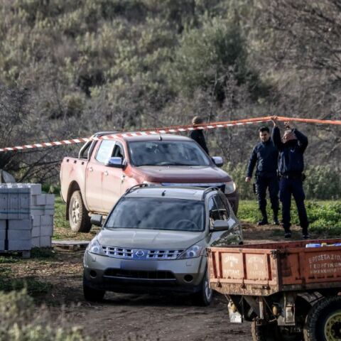 Λάρισα: Υποβασταζόμενη έφυγε από το σημείο η εισαγγελέας μητέρα του Βασίλη Καλογήρου