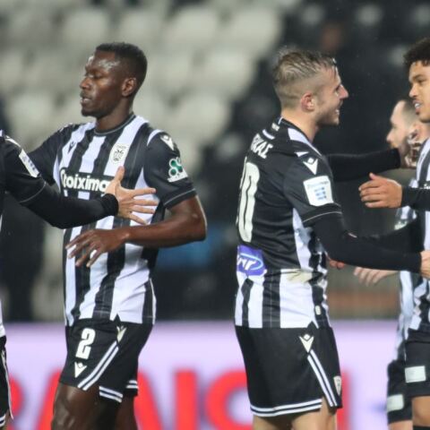 Παίκτες του ΠΑΟΚ πανηγυρίζουν