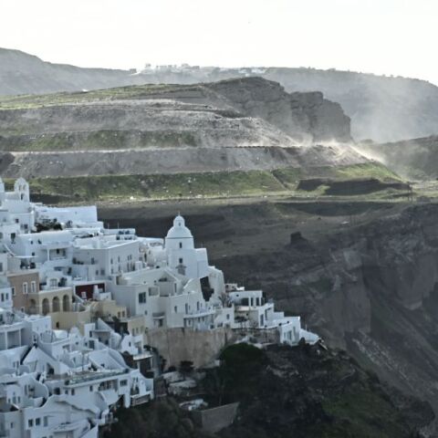 Παπαδόπουλος για σεισμούς: Η Σαντορίνη μετατοπίζεται σταδιακά 