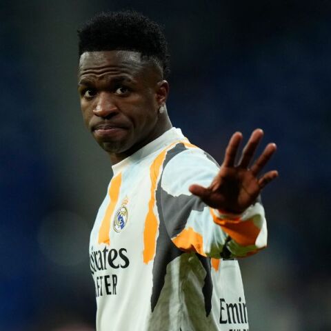 O Βινίσιους θέλει καλύτερες αποδοχές από τον Κιλιάν Εμπαπέ για να ανανεώσει το συμβόλαιό του με τη Ρεάλ Μαδρίτης - Αστρονομικά ποσά προσφέρουν οι Σαουδάραβες