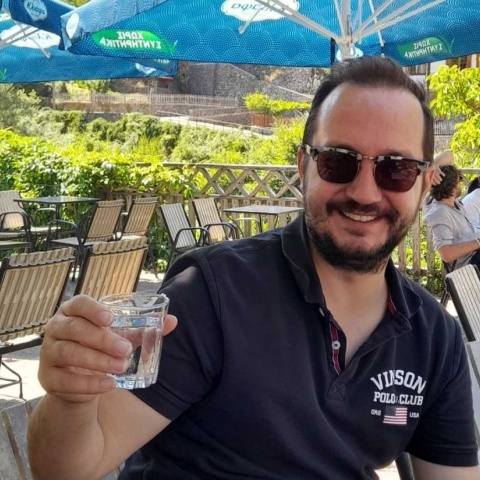 Βασίλης Καλογήρου