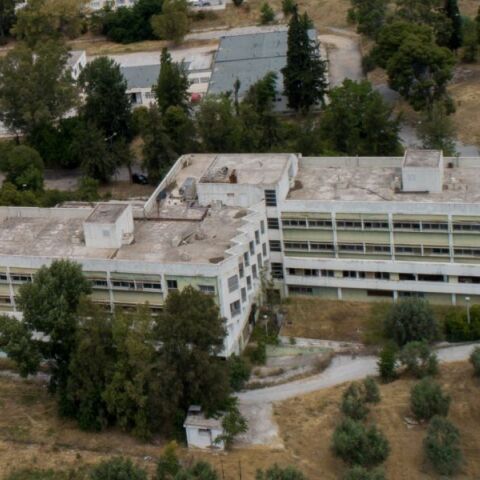 Έγκλημα στο Δαφνί: Οι Αρχές ψάχνουν ακόμα τον τρόφιμο του ψυχιατρείου - Πού μπορεί να βρίσκεται