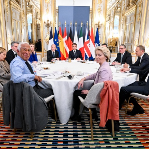 Φωτογραφία από την πρώτη σύνοδο κορυφής για την Ουκρανία στο Ελιζέ