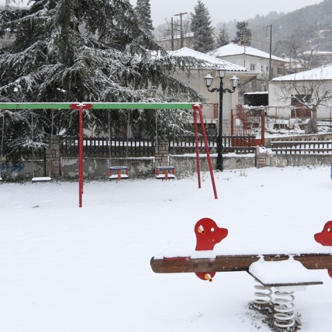 Χιόνια σε παιδική χαρά