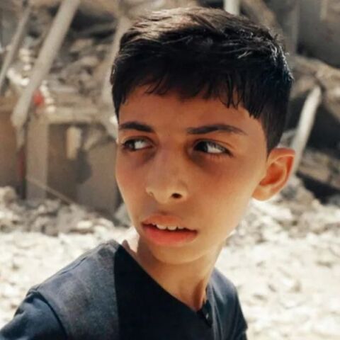 Το BBC αφαίρεσε ντοκιμαντέρ από την πλατφόρμα iPlayer λόγω αποκάλυψης ότι ο έφηβος αφηγητής είναι γιος υψηλόβαθμου στελέχους της Χαμάς