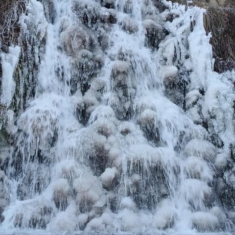 Το κύμα ψύχους πάγωσε τον καταρράκτη του Πολυποτάμου στη Φλώρινα