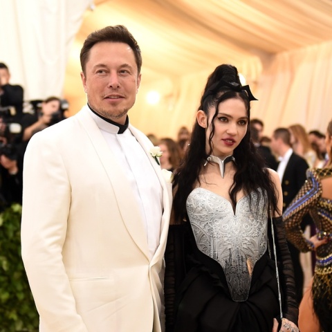 Ο Έλον Μασκ και η Γκράιμς