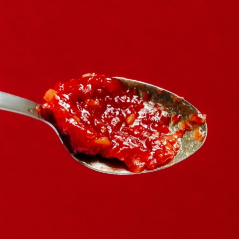 Πώς πραγματικά φεύγουν οι λεκέδες από λάδι, άρωμα και σάλτσα 