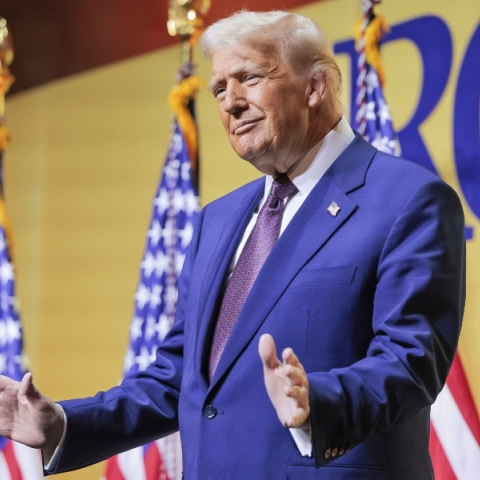 Ο Τραμπ ως πρόεδρος των ΗΠΑ, ως επιχειρηματίας και ως νάρκισσος.