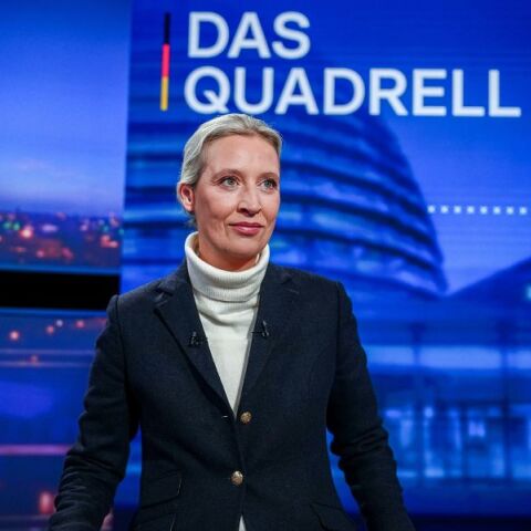 Διαδήλωση στον τόπο κατοικίας της αρχηγού του κόμματος AfD, Αλίς Βάιντελ - Προεκλογικό ζήτημα στη Γερμανία η επιλογή της να ζει στην Ελβετία