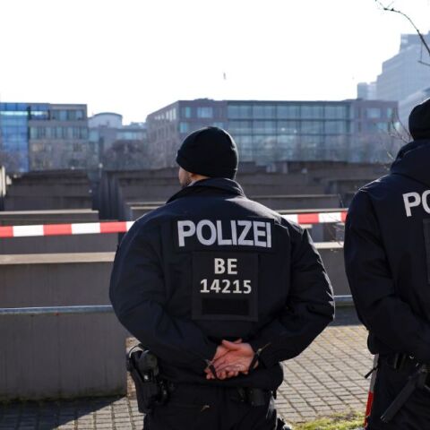 Γερμανία: Το μίσος για τους Εβραίους ήταν το κίνητρο του 19χρονου δράστη της χθεσινής επίθεσης στο Βερολίνο - Η υπουργός Εσωτερικών προαναγγέλλει απέλαση